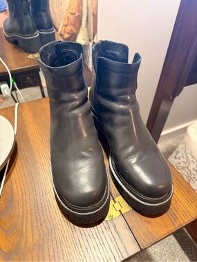 EUC Gianni Bini Black Leather Chunky Sole Ankle Boots
